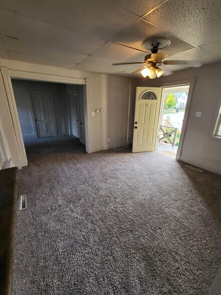 Building Photo - 378 W Division St