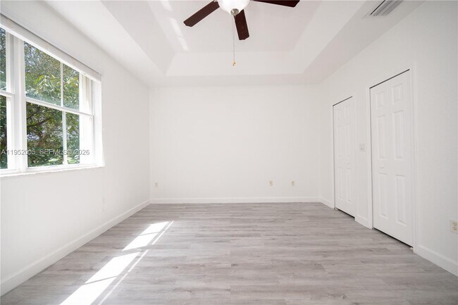 Building Photo - 2532 SE 15th Ct