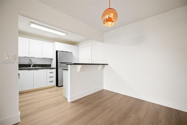 Building Photo - 8107 SW 72nd Ave