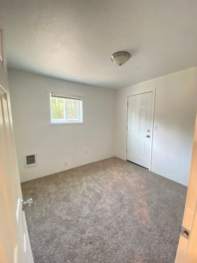 Building Photo - Completely Remodeled Five Bedroom, Three B...