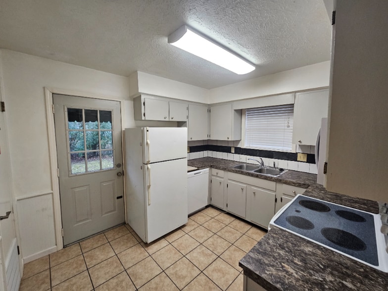 Building Photo - 1926 Martin St