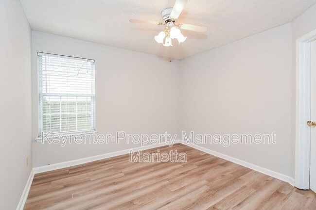 Building Photo - 4819 Lake Park Terrace