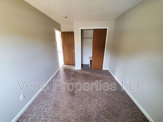 Building Photo - 2016 St Paul Dr