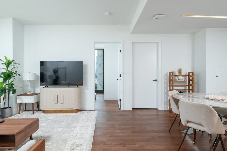 Building Photo - 212 Stuart St