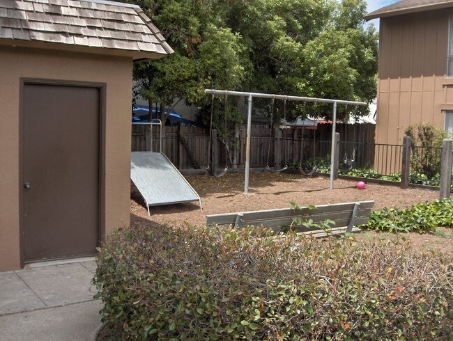 Building Photo - 27320 Manon Ave