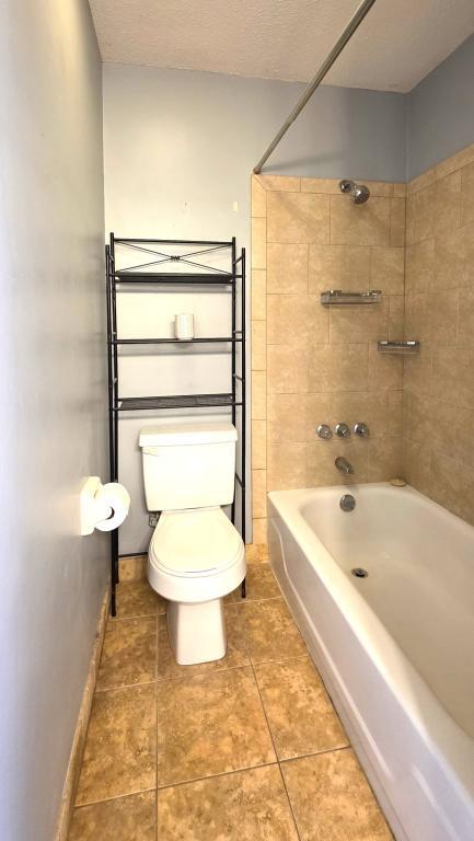 Building Photo - 220 Elizabeth St