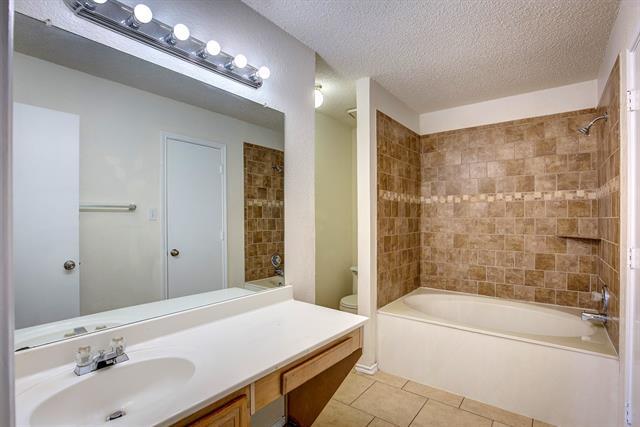 Building Photo - 8108 Spruce Valley Dr