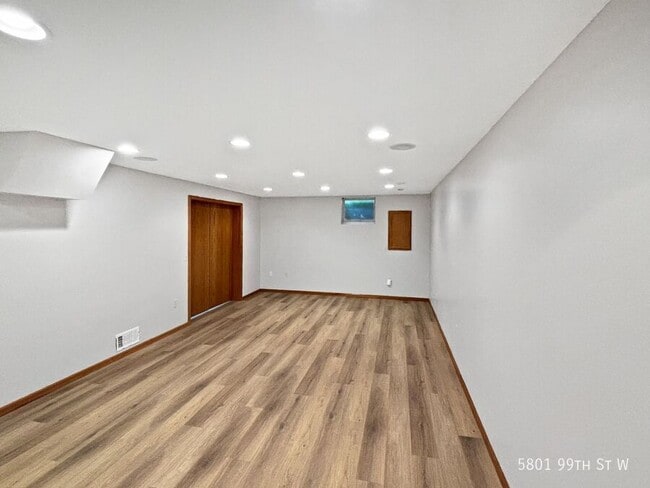 Building Photo - 5801 W 99th St