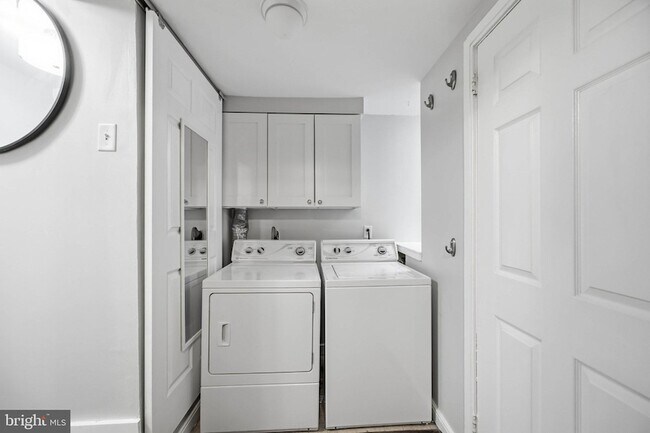 Building Photo - 725 Pemberton Street Unit 10