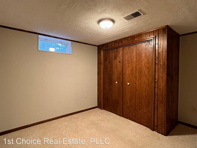 Building Photo - 3 br, 2.5 bath House - 1600 Hillside Drive