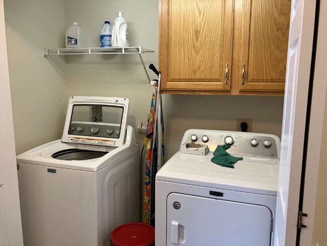 Building Photo - 2 Bedroom, Office and 1.5 bath in the Village of Fairport - Available May 2026! $2,650/month