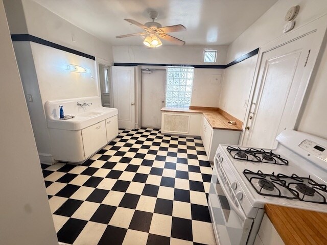 Building Photo - 1203 E Brady St