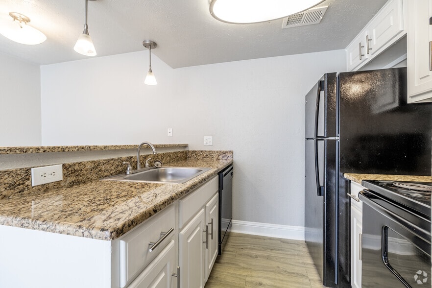 1BR, 1BA - A2R - Kitchen - The Grove North Dallas