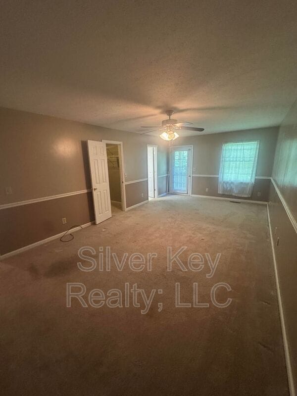 Building Photo - 136 S Matlock Ave