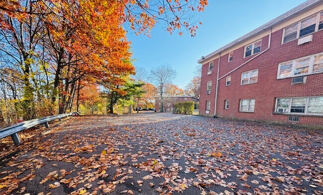 Building Photo - 304 Pine Rock Ave