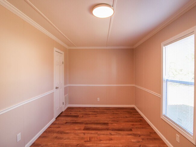 Building Photo - Recently Updated Manufactured Home!