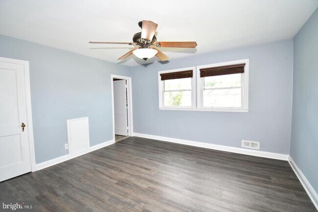 Building Photo - 1410 N Forest Park Ave
