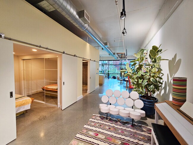 Building Photo - 80 Vine St