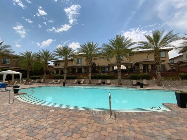 Building Photo - STUNNING LUXURY TOLL BROTHERS DESIGN TOWNH...