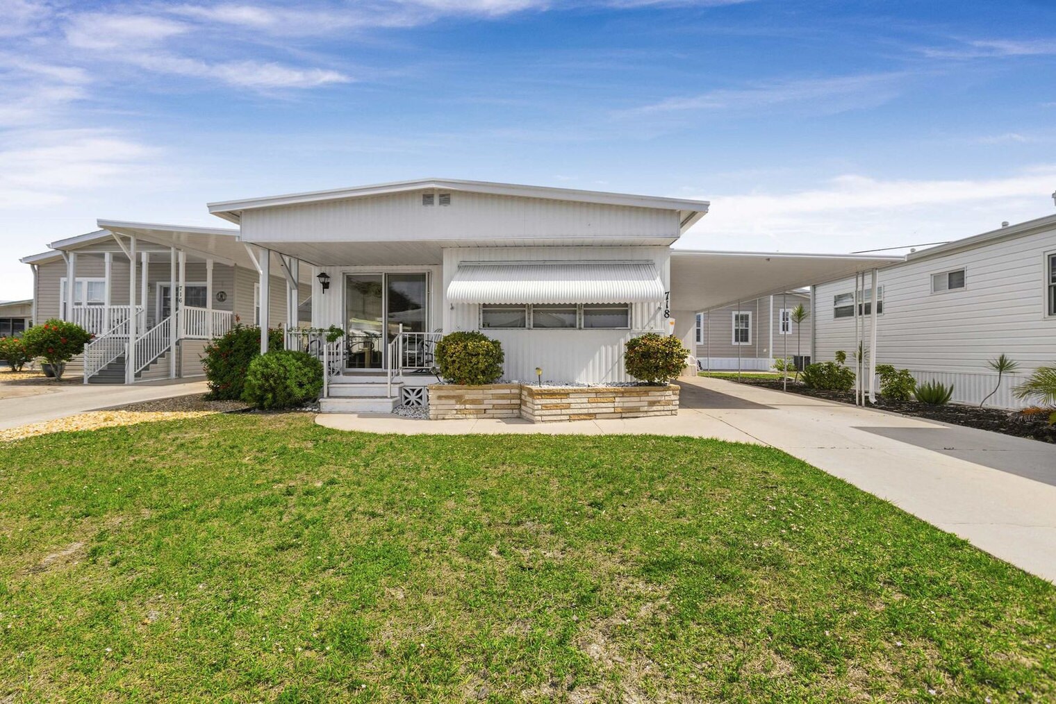 Building Photo - 718 S Green Cir