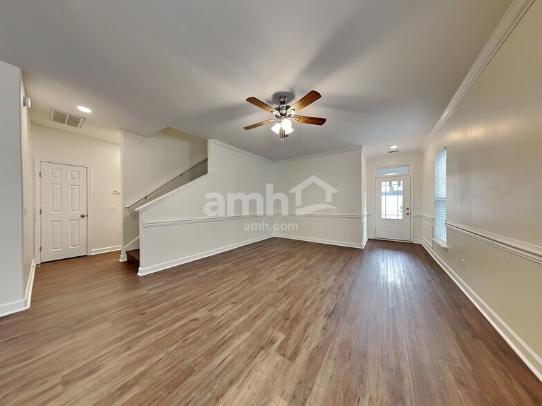 Building Photo - 85 Summer Hill Way