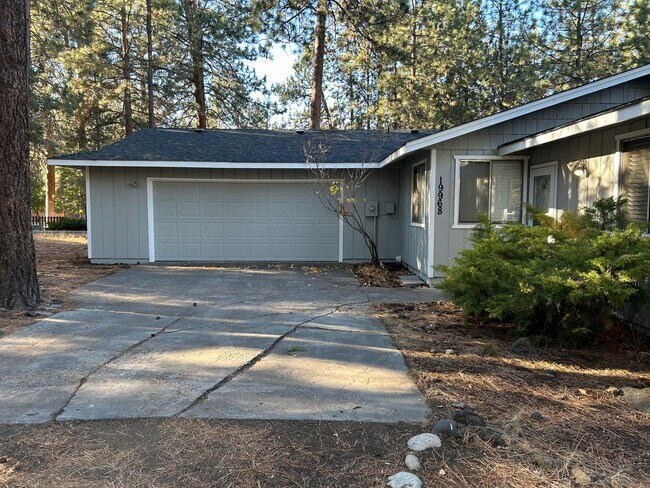 Building Photo - $750 off 1st Month's Rent!!! Charming 3bd/2ba Home!