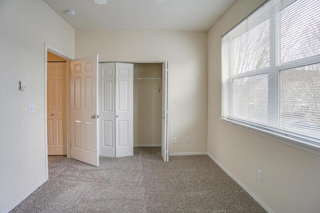 Building Photo - BEAUTIFUL CONDO ON THE COLUMBIA RIVER