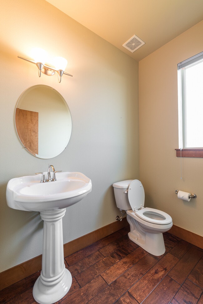 Building Photo - Renton 3 bed Townhouse for Rent