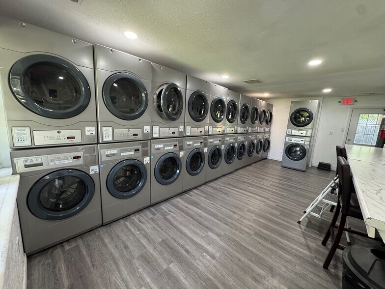 Building Photo - 5 Bradford Dr