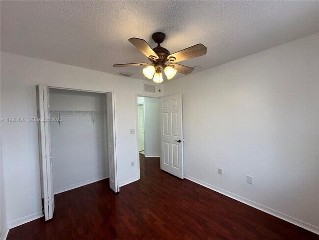 Building Photo - 2308 SE 23rd Terrace