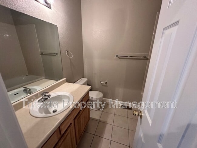 Building Photo - 2845 Willow Tree Ln