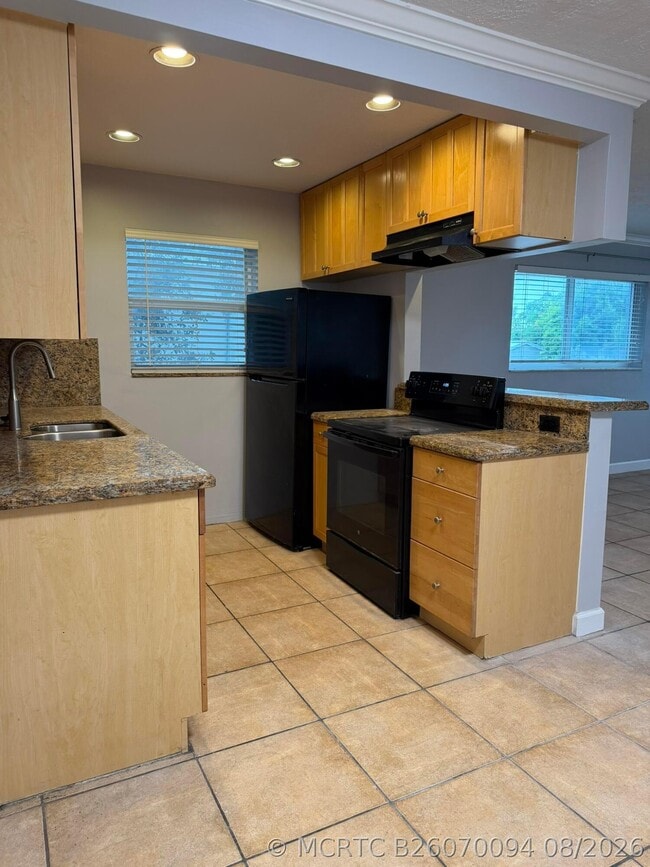 Building Photo - 2701 Middle River Dr