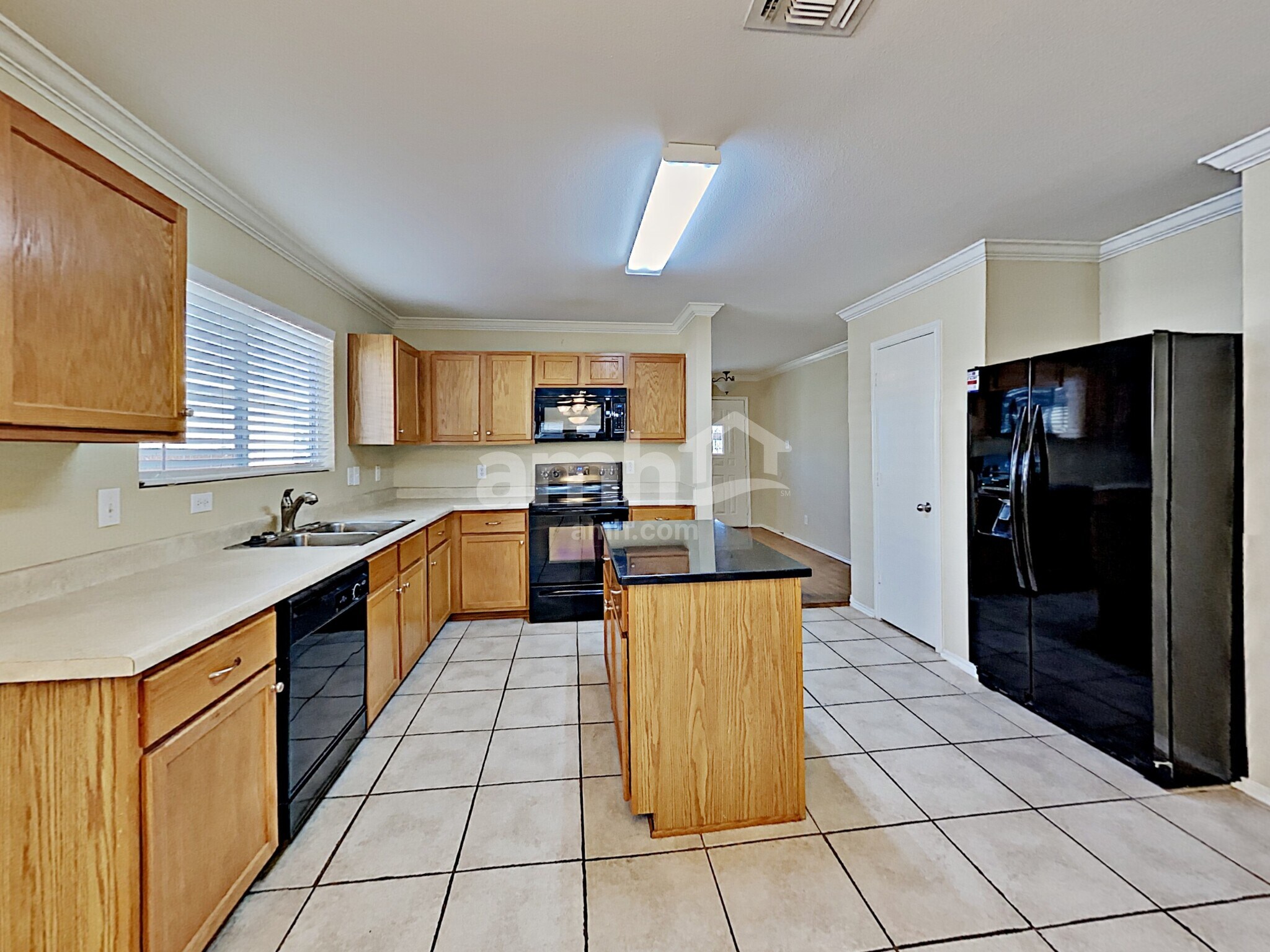 Building Photo - 24727 Maple Crest