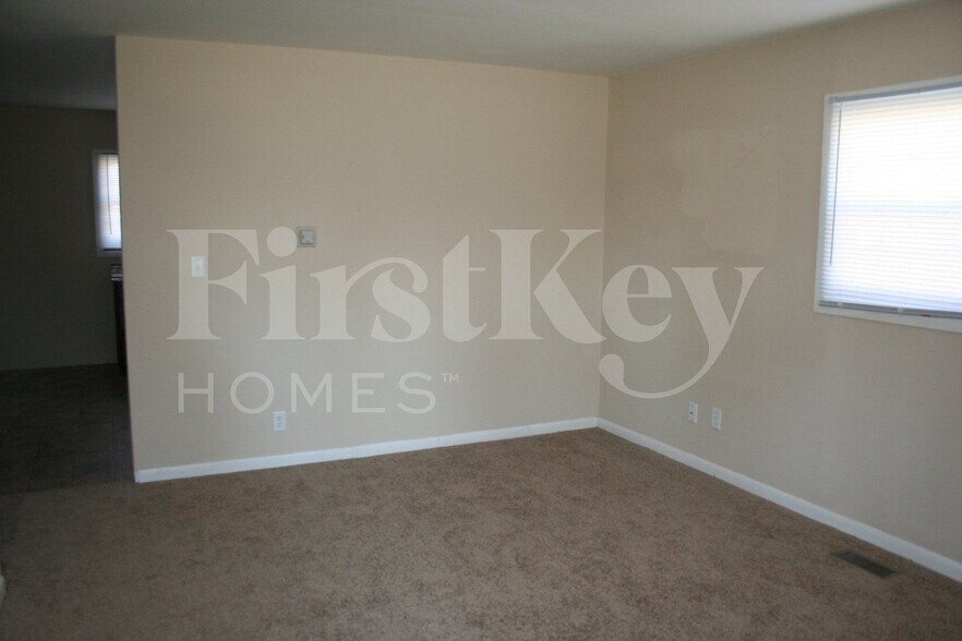 Building Photo - 9538 E 39th St