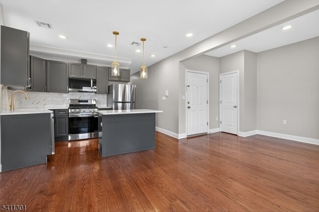 Building Photo - 579 S 12th St