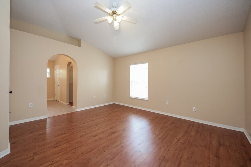 Building Photo - 3257 Hunters Chase Loop