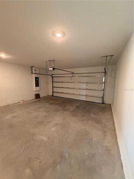 Building Photo - 2470 Hallow Gdn Rd