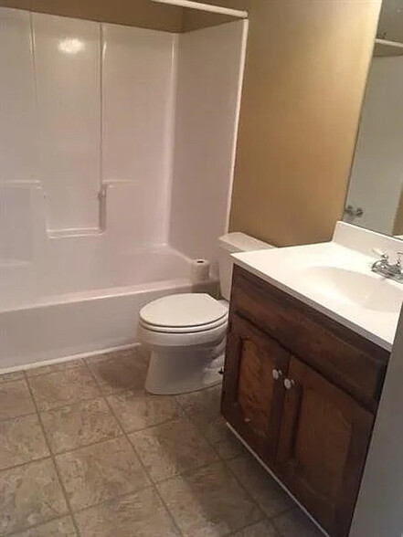 Building Photo - Room in House on Hillboro Cir SW