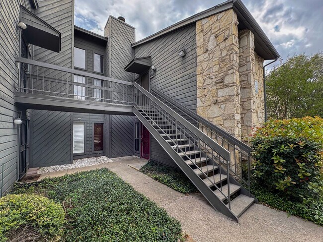 Building Photo - 3843