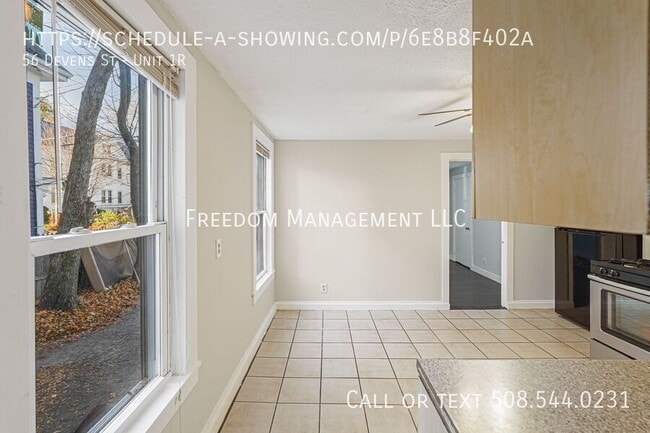Building Photo - 56 Devens St