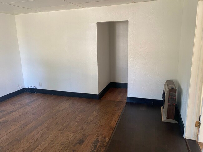 Building Photo - 309 N Louisa Ave