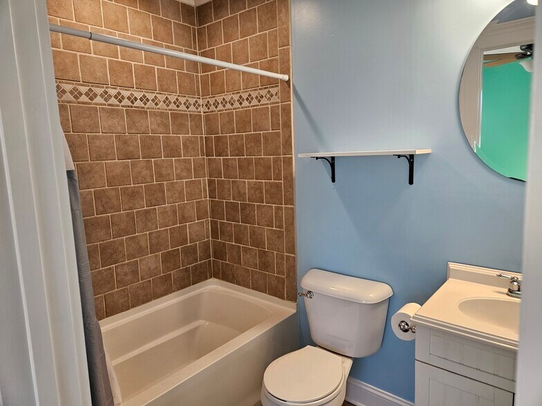 Master Bath - 210 N 10th St