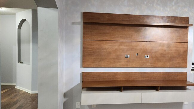 Building Photo - 590 Redwood Ln