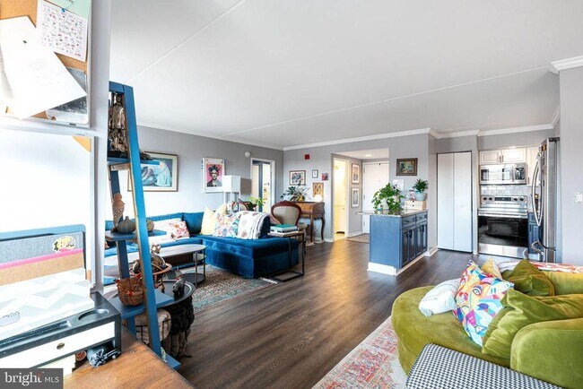 Building Photo - 200 Lombard St