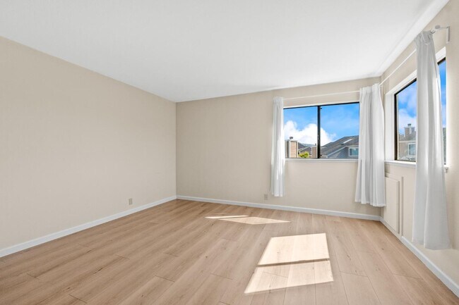 Building Photo - 112 Crown Cir
