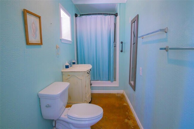 Building Photo - 4207 San Jacinto Dr