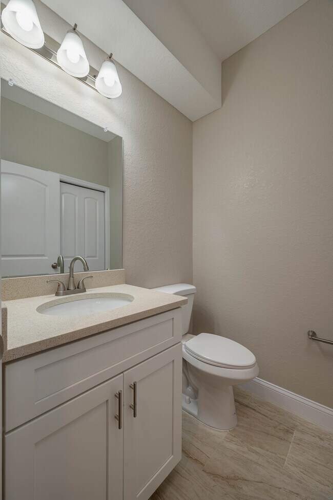 Building Photo - 1029 Oak Hammock
