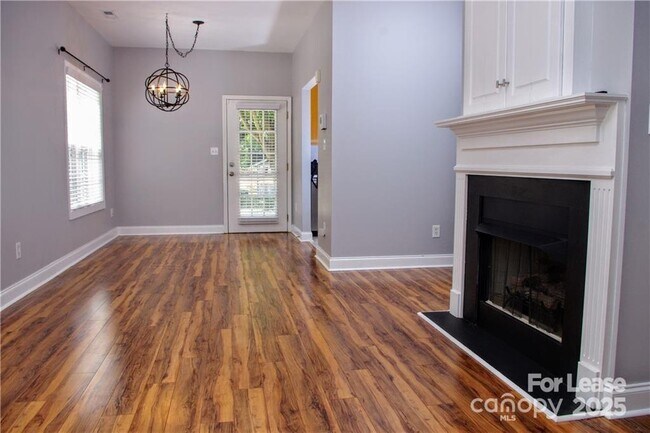 Building Photo - 917 Shearer St