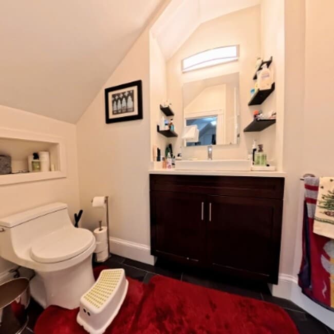 Building Photo - Large Unit in brookline Village, In-Unit Washer and Dryer, One Parking Space is Included