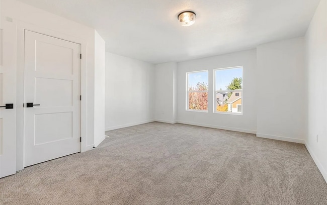 Building Photo - 5856 SE 18th St